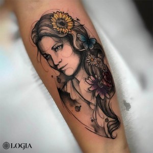 tattoo-chica-flor-brazo-renata-henriques 
